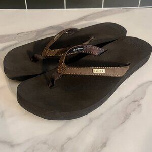 Reef Luna Brown Cushion Flip Flops - Size 11